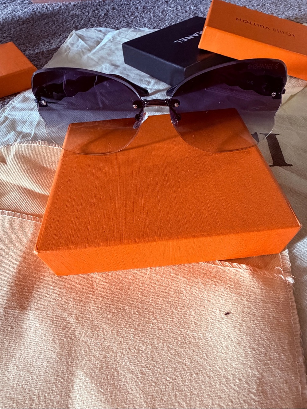 Rimless Sunglasses with Purple Gradient Lenses